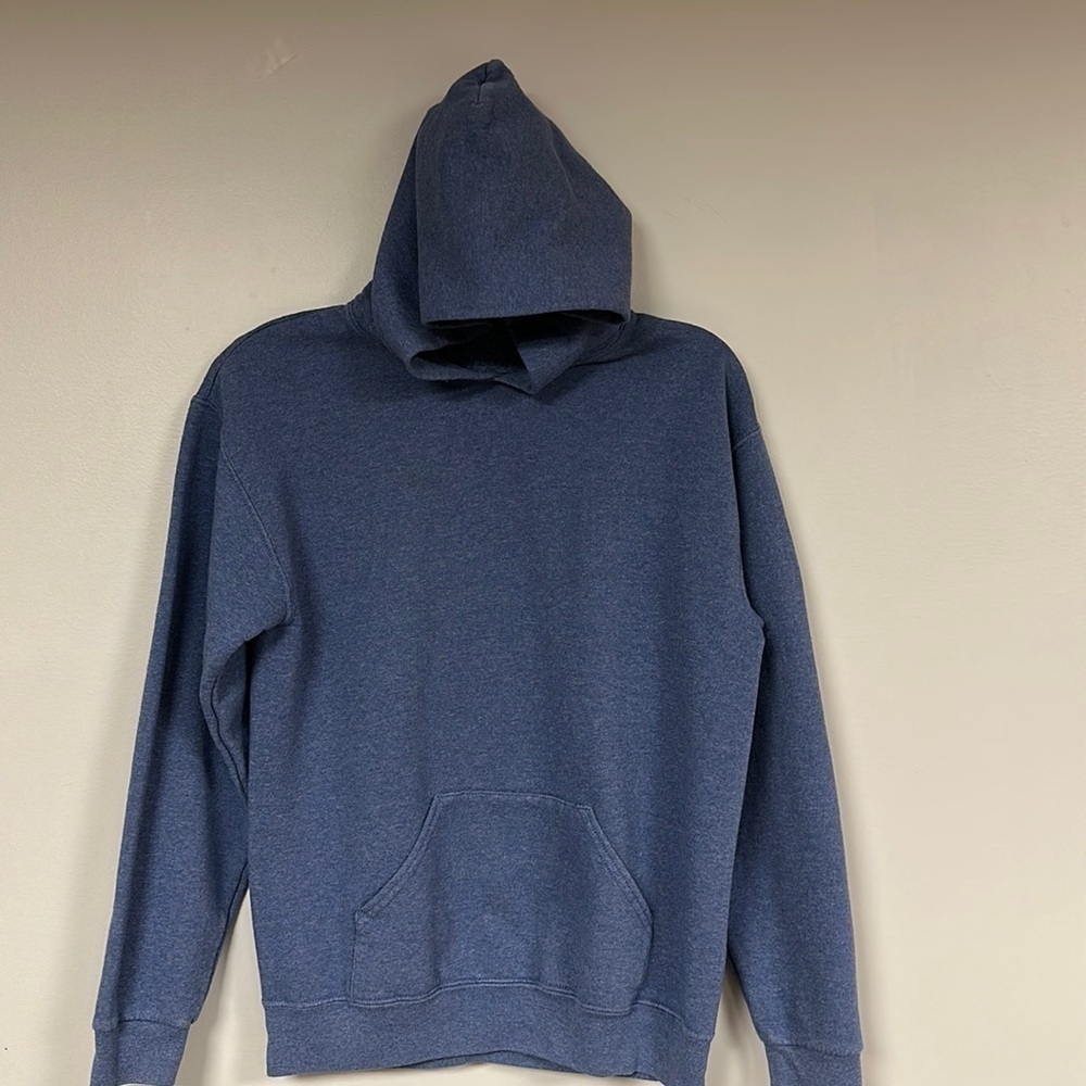 Heavy weight blue hoodie with kangaroo pockets, boy or girl - no tags, size L